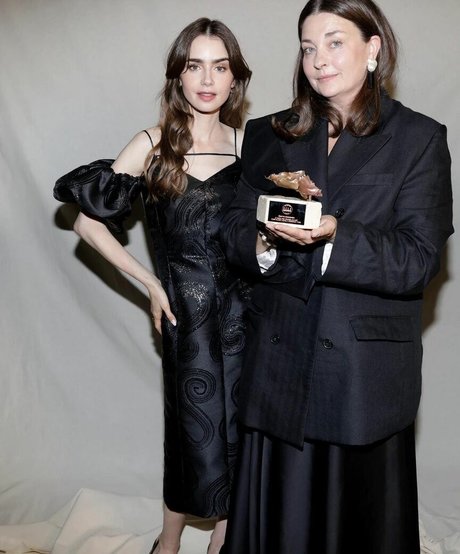 Lily Collins exklusive akt galerie