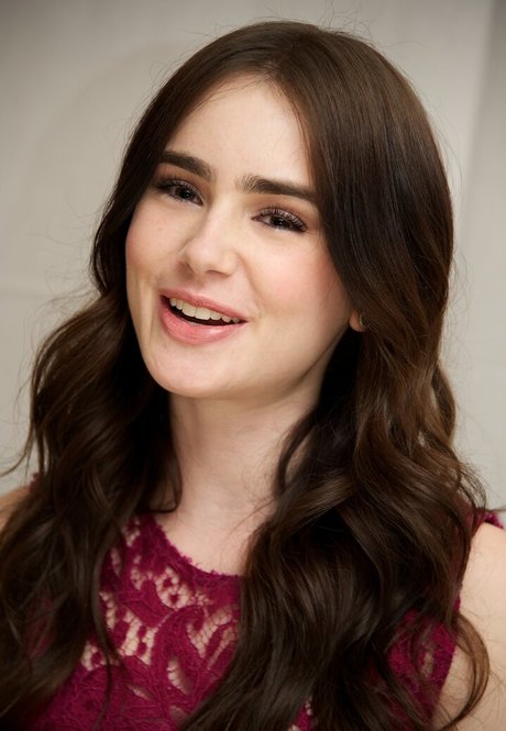 Lily Collins heiße nackt bilder