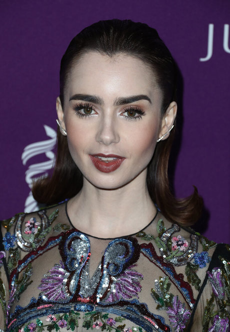 Lily Collins top pornostar bilder