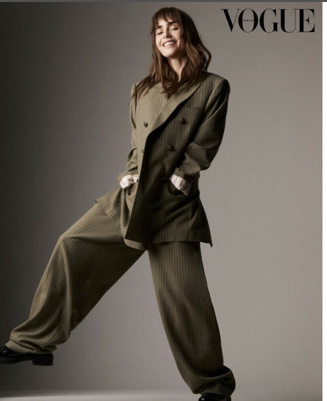 Lily Collins xxx erwachsene galerie