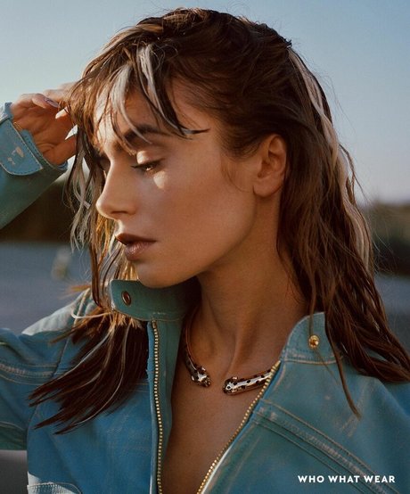 Lily Collins nackt kunst foto