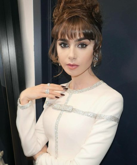Lily Collins porno nette bild