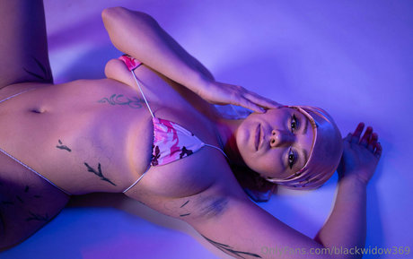 blackwidow369 perfekte hübsche bild