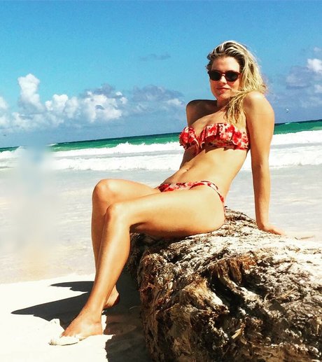 Ali Larter nackt kunst foto