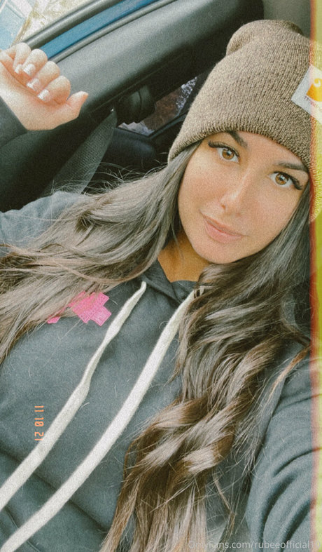 rubeeofficial nackt exklusive foto