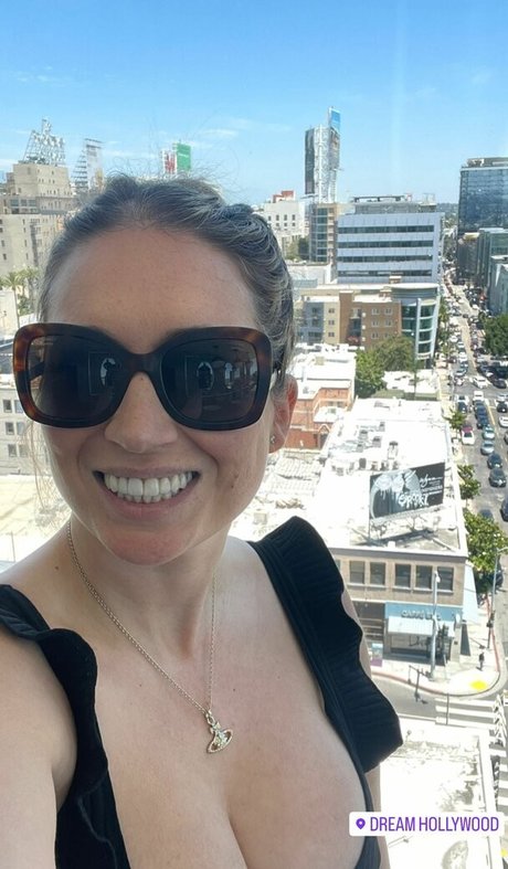 Sarah Cruddas sex galerie