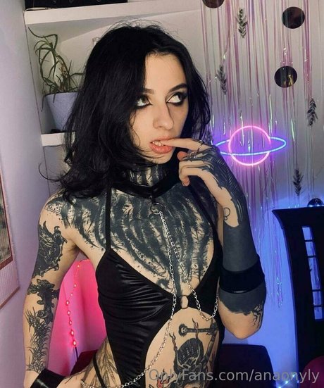 anaonyly top nackten fotos