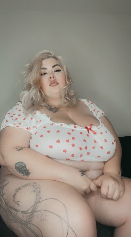 TabbyVonDAMN pornostar akt bild