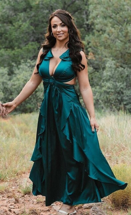 Tenille Dashwood porno akt archiv