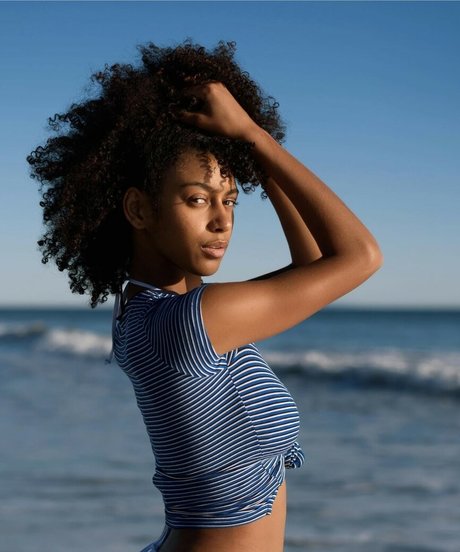 Briana Smith nacktheit akt archiv