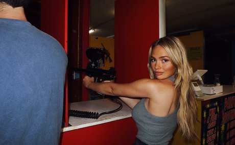 Natalie Alyn Lind schauspielerin erotische galerien