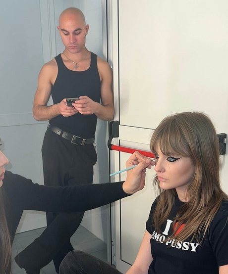 Victoria De Angelis beste bilder