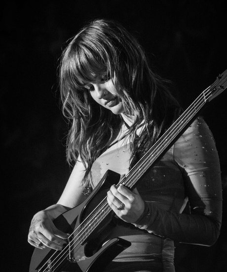 Victoria De Angelis Bilder