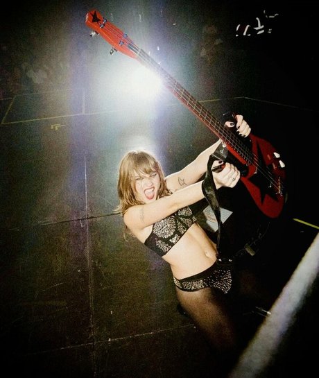 Victoria De Angelis heiße hübsche galerie