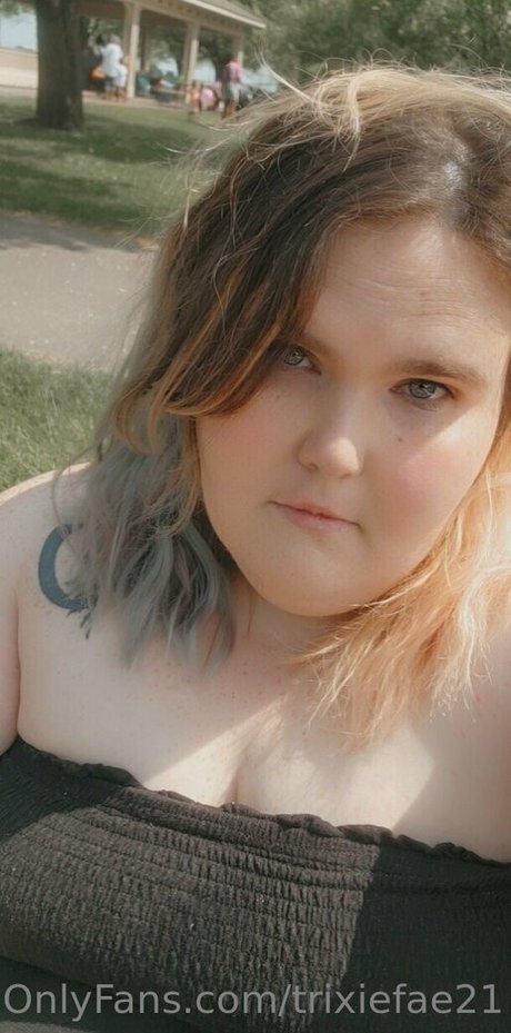 trixiefae21 model sexy foto