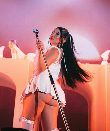Kali Uchis exklusive kunst archiv