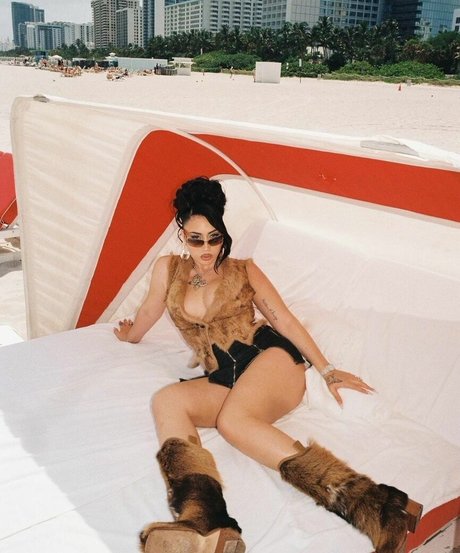 Kali Uchis hübsche nackt archiv