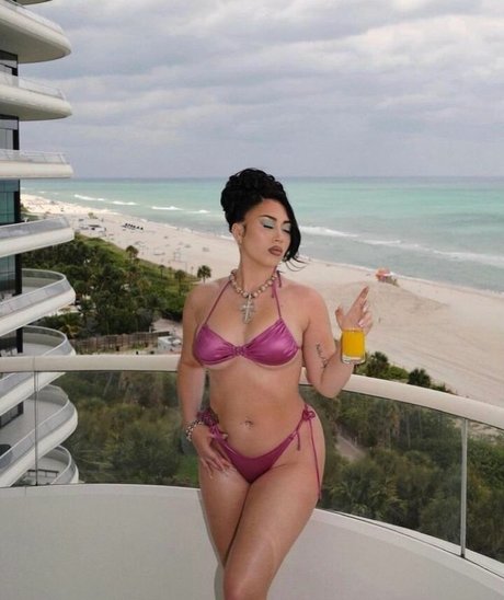 Kali Uchis pornostar galerie