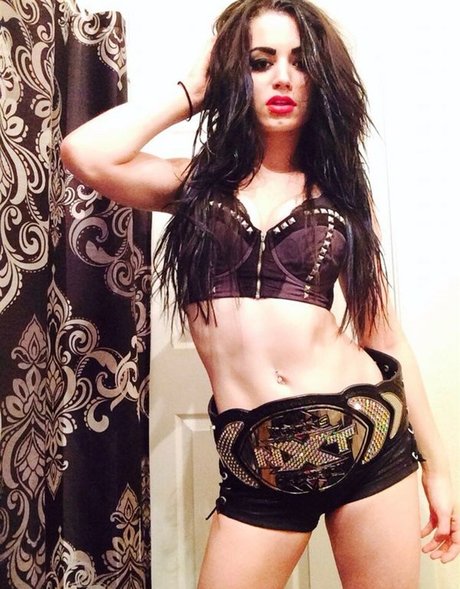 Saraya Bevis hübsche akt fotos