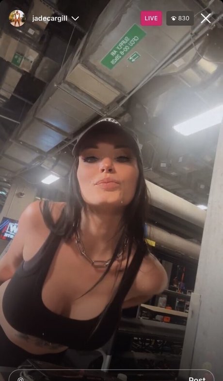 Saraya Bevis sexy nackte galerie