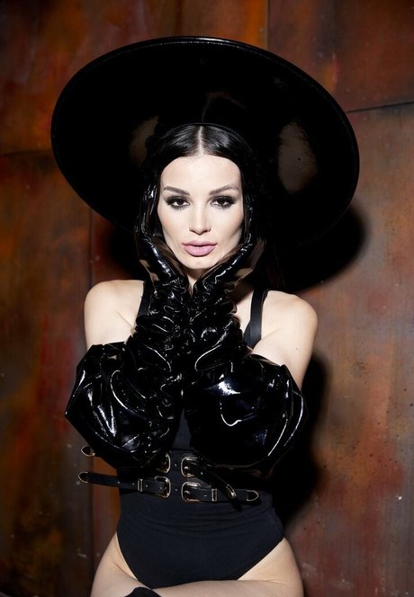 Saraya Bevis schauspielerin nackt fotos