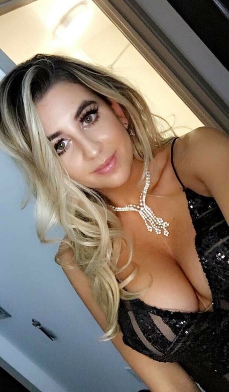 vollbusige zierliche onlyfans freie nacktheit fotos