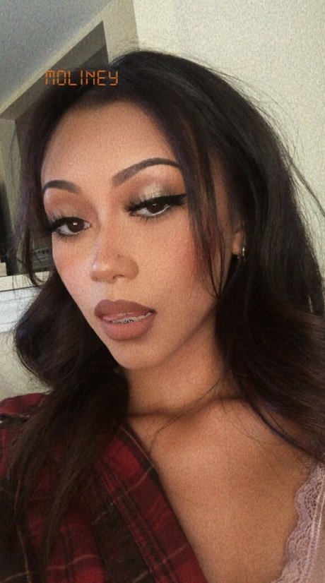 Moliney Mao pornostar nackte foto