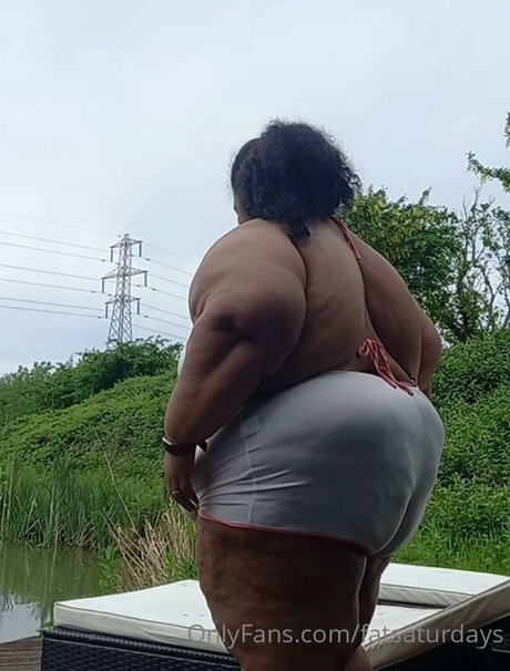 fatsaturdays nackt sexy foto