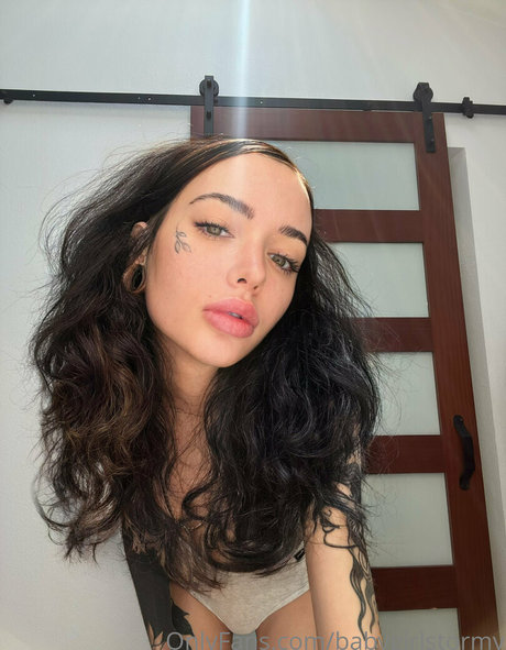 stormyofficial model pornografische foto