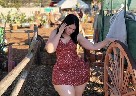 Onfilmbyana model erwachsene bilder