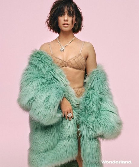 Naomi Scott pornostar sex foto