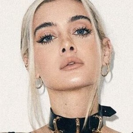 semcbutnaked erotische kostenlose bild