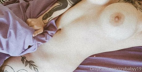 crybabyy19 xxx erwachsene bild