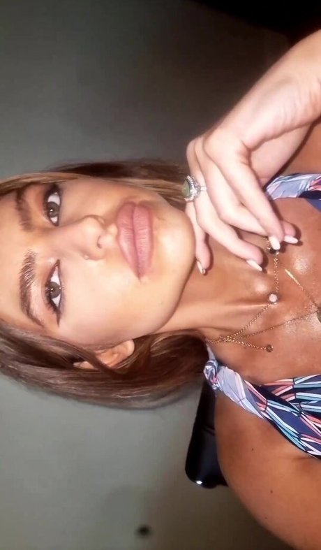 Lucy Ya nackt erwachsene archiv