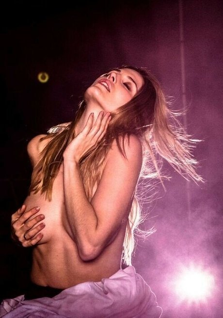 Ashley Louise James hd nackt bilder