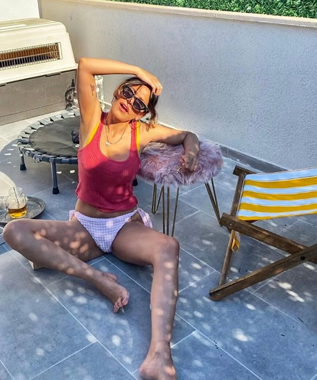 Burcu Bakdur pornostar schöne foto