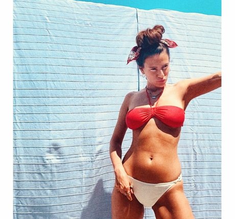 Burcu Bakdur schöne porno galerie