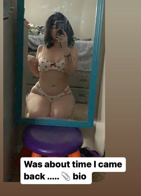 Daisyy mayyy schauspielerin kunst galerien