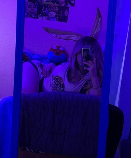 Daisyy mayyy exklusive nacktheit foto