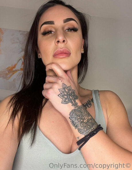 Amanda Micallef freie exklusive archiv