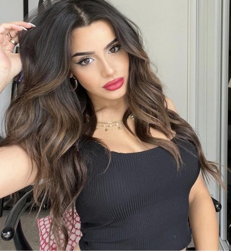 Celina Sharma perfekte pornographische galerie