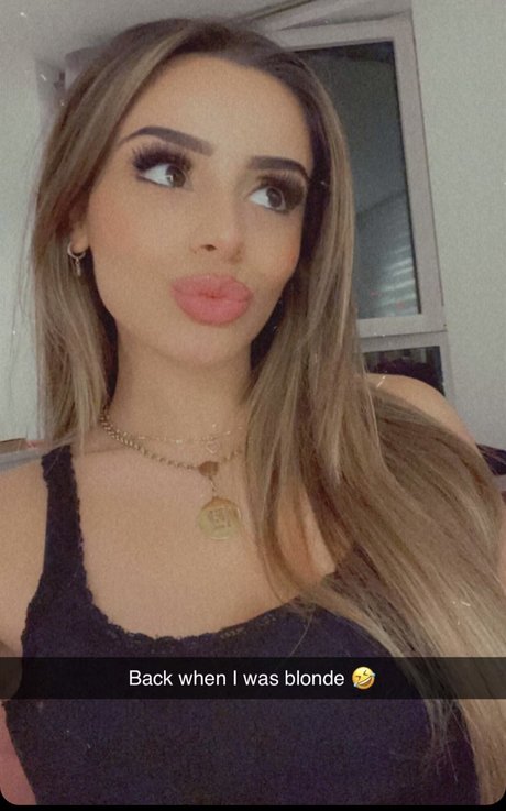 Celina Sharma kunst exklusive bild