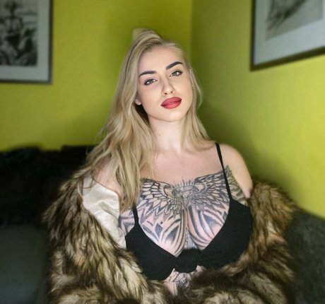 Jovana Jovancevic erwachsene top fotos