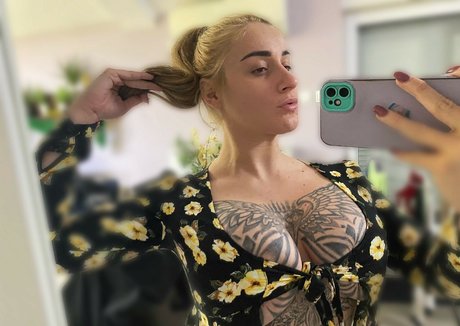 Jovana Jovancevic top hübsche foto