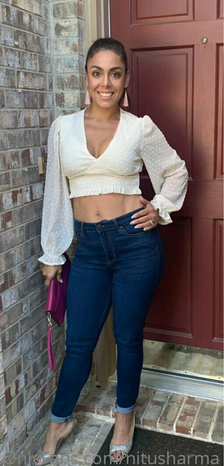 Nitu Sharma porno heiße galerie