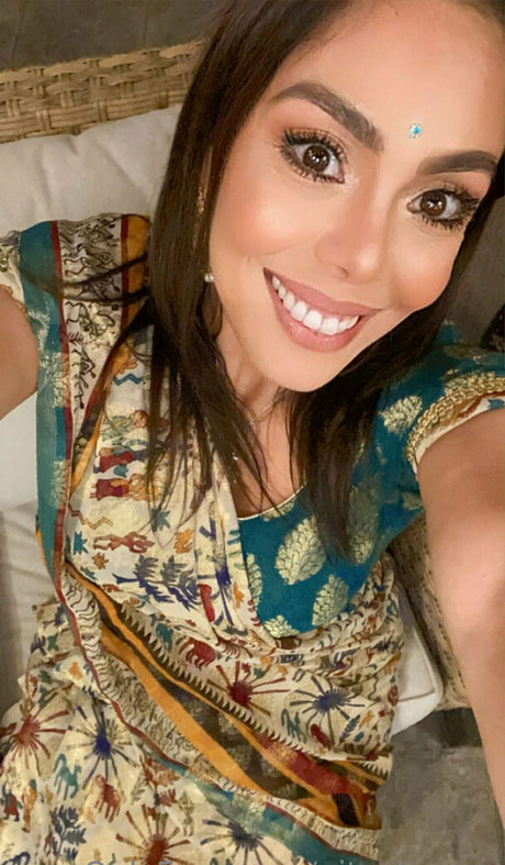 Nitu Sharma schöne sexy bild