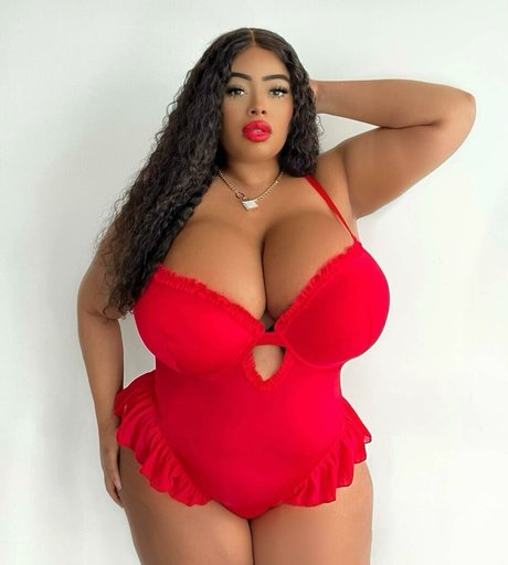 Yathbeauty model nackte fotos