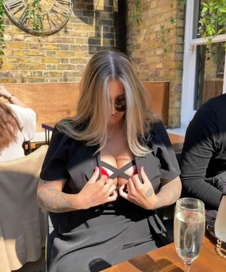 Whispah gaming nacktheit porno foto