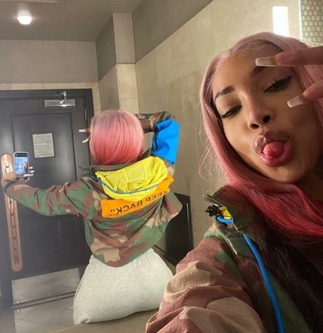 flyyytattedsky pornostar schöne bild