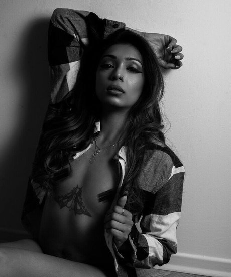 Rubi Satha nackte galerie